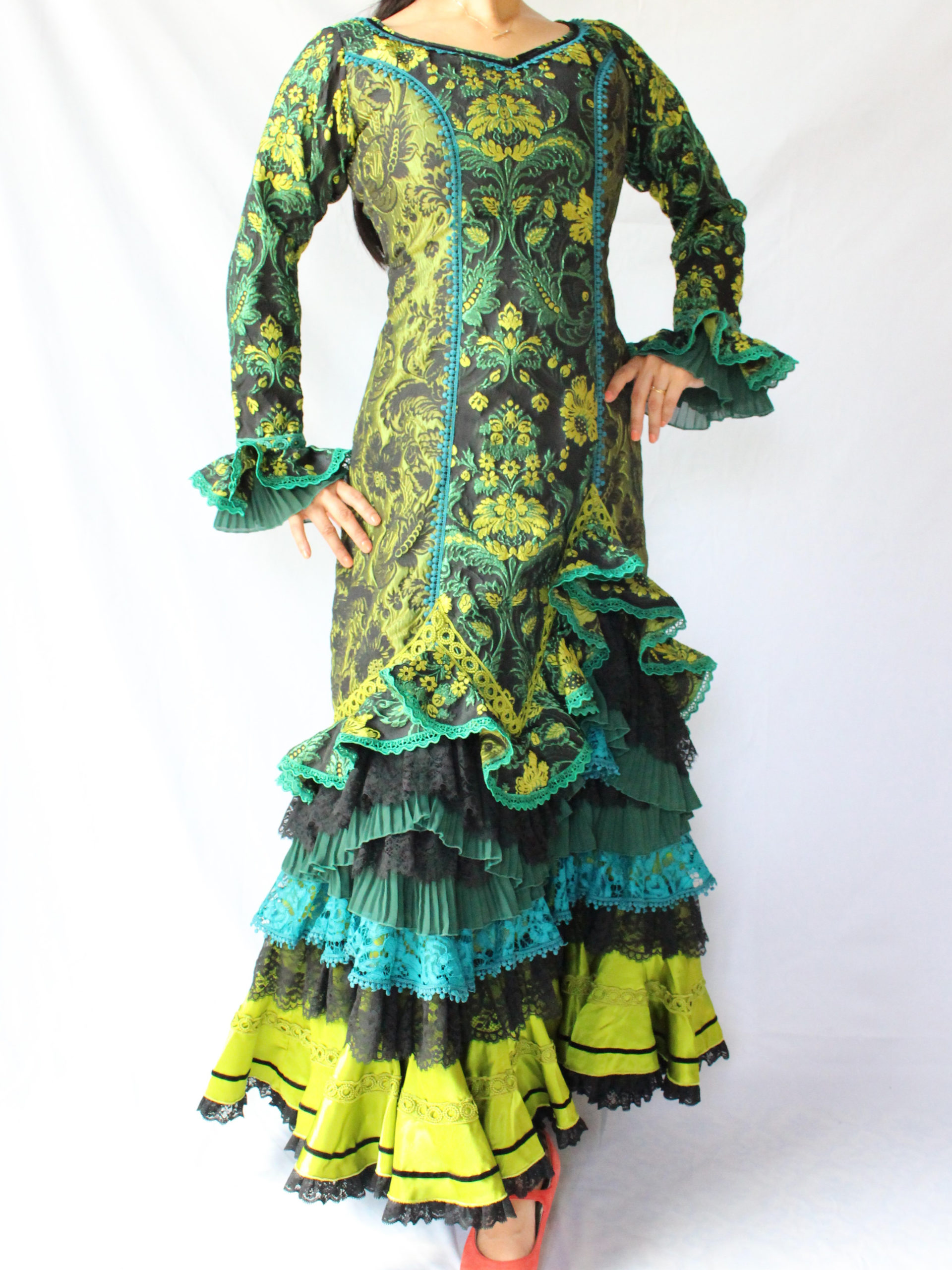 Sonia Johnes | フラメンコ衣装のソニア・ジョーンズ 公式ブランドサイト