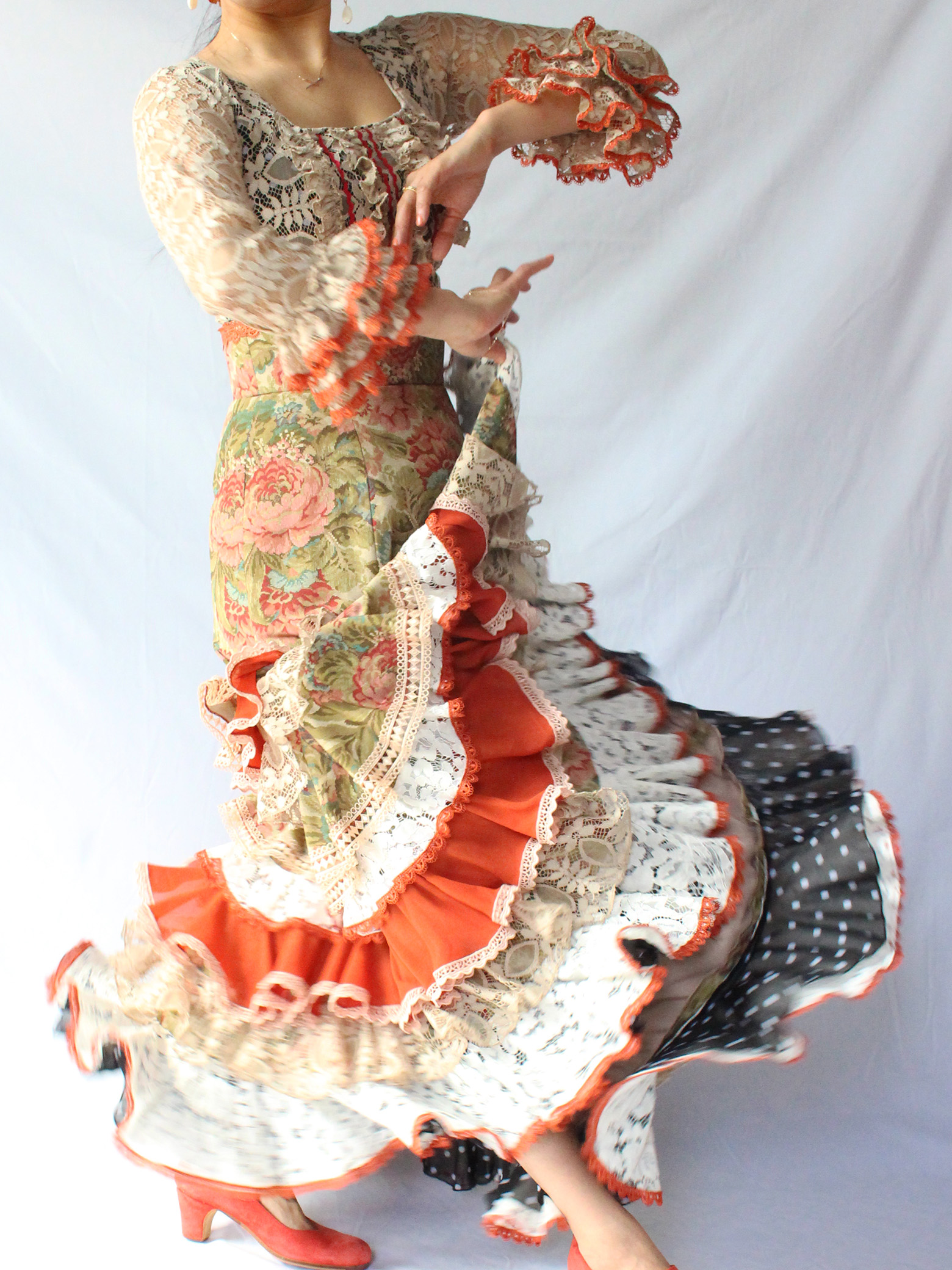 Sonia Johnes | フラメンコ衣装のソニア・ジョーンズ 公式ブランドサイト