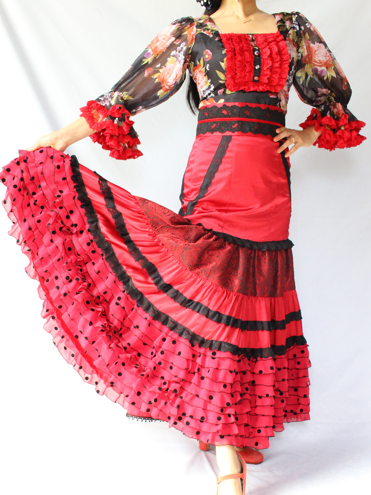 Sonia Johnes | フラメンコ衣装のソニア・ジョーンズ 公式ブランドサイト