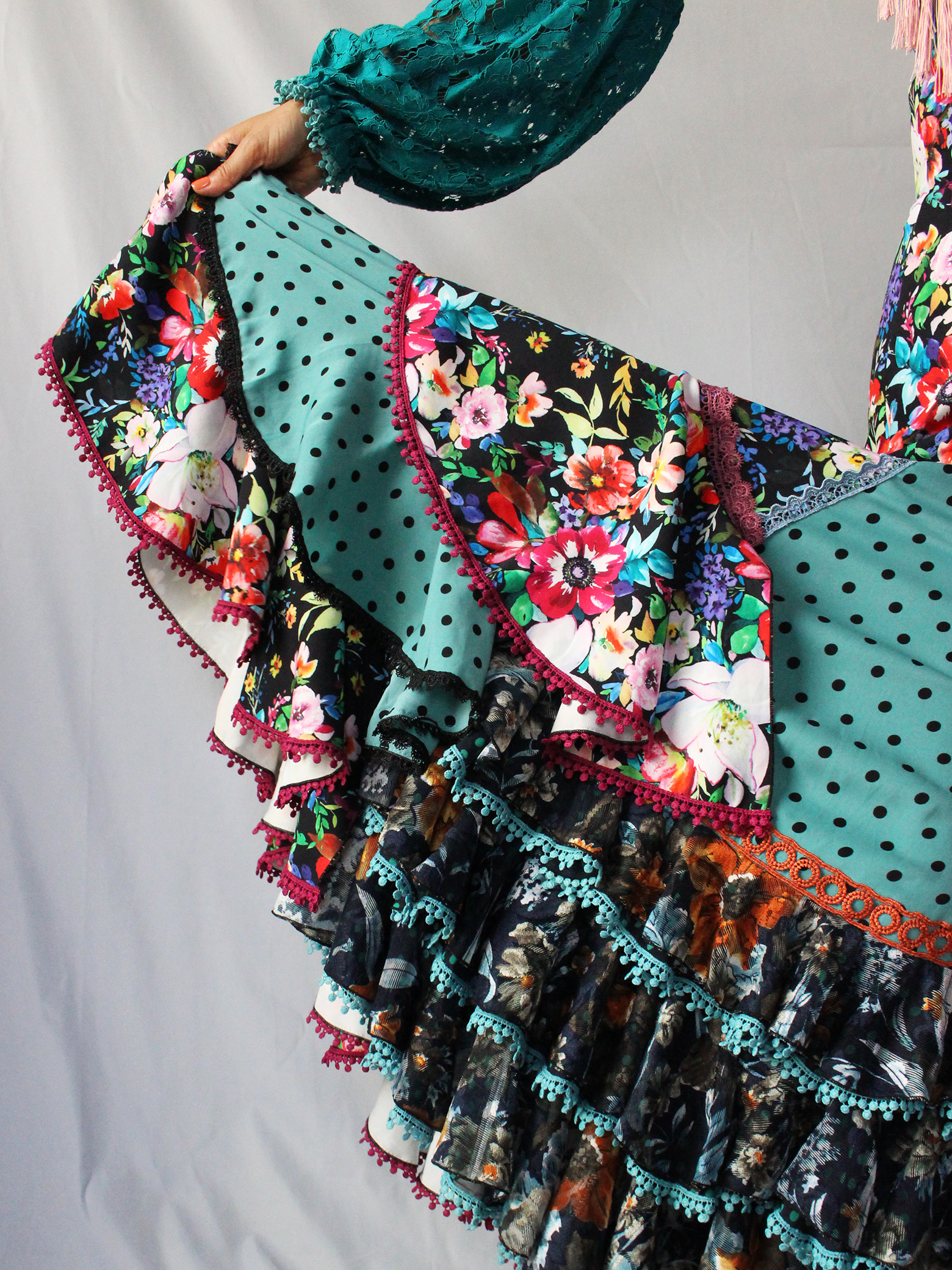 Sonia Johnes | フラメンコ衣装のソニア・ジョーンズ 公式ブランドサイト