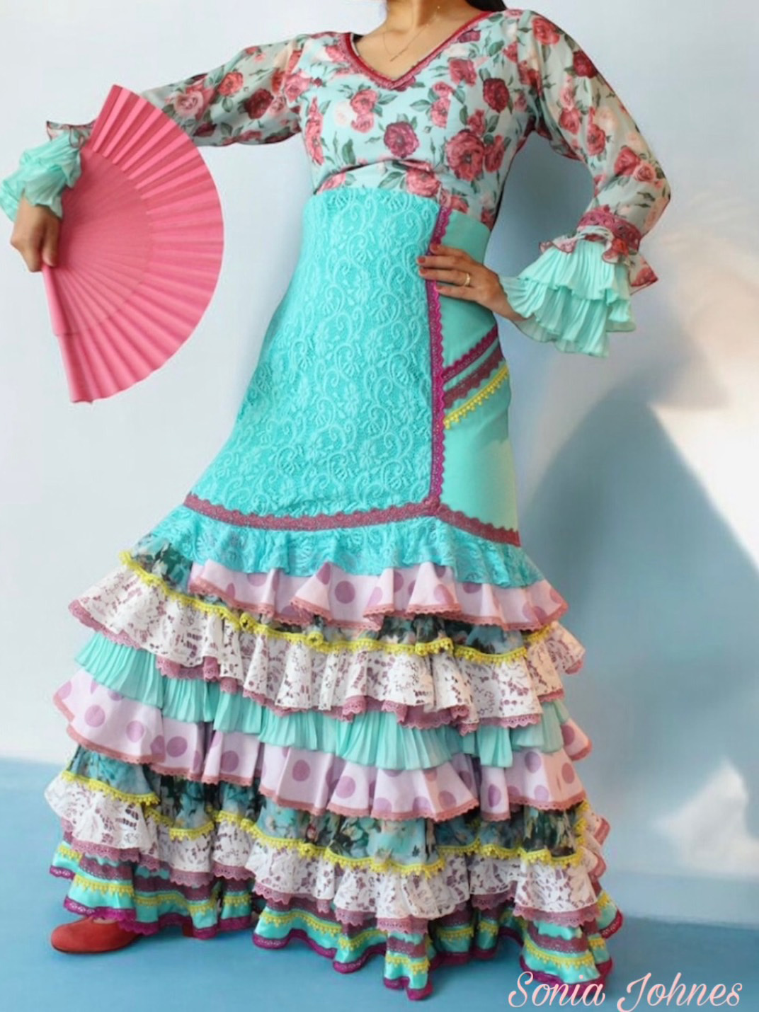 Sonia Johnes | フラメンコ衣装のソニア・ジョーンズ 公式ブランドサイト