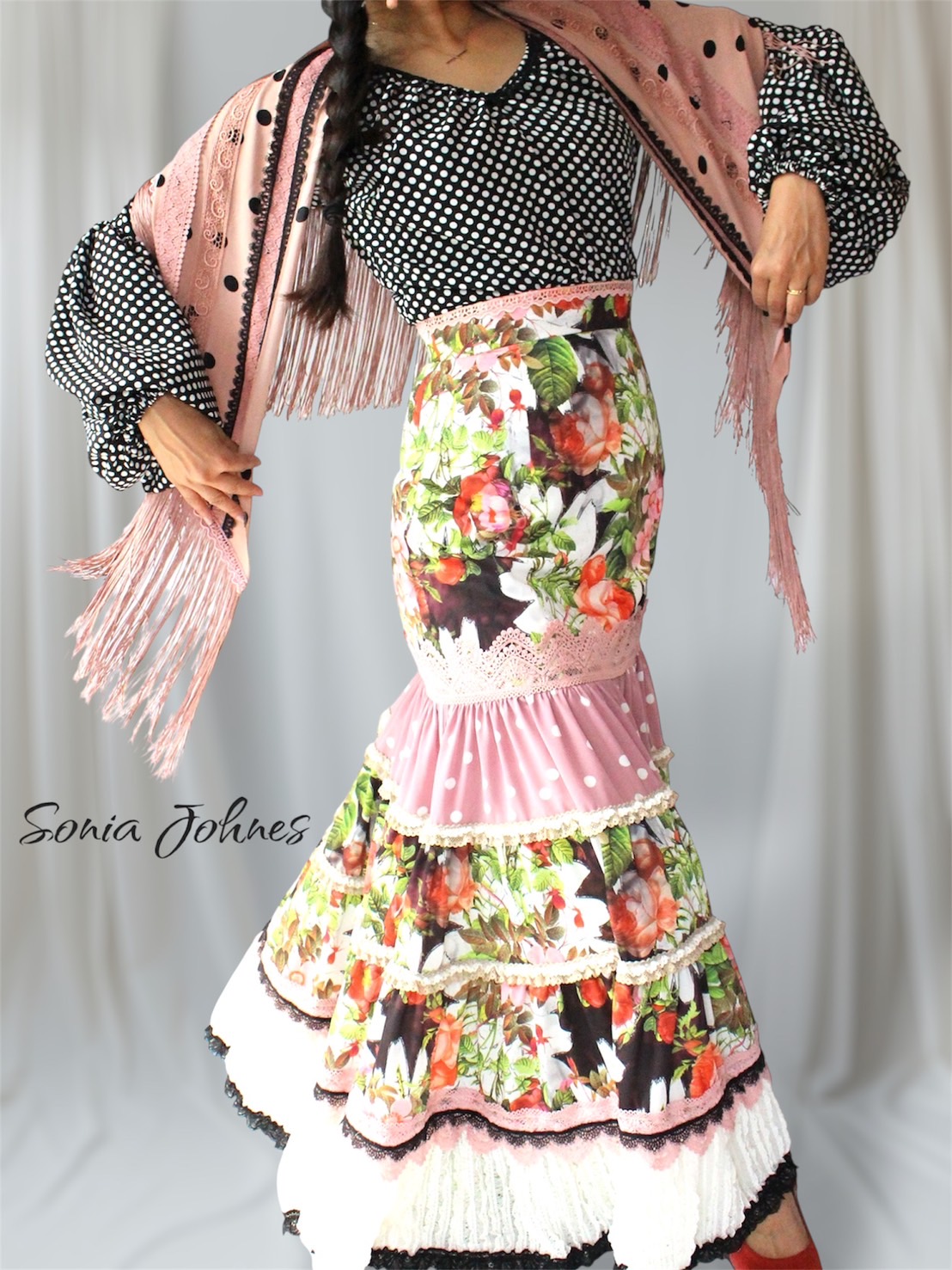 Sonia Johnes | フラメンコ衣装のソニア・ジョーンズ 公式ブランドサイト