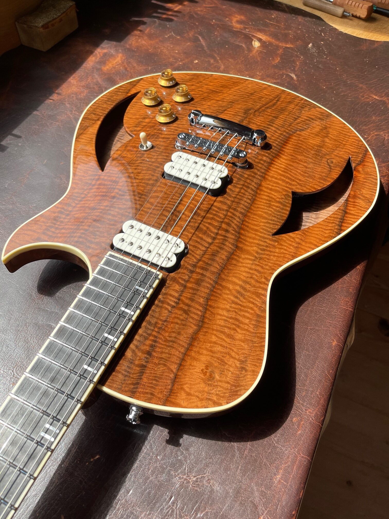 Marchione 59 Semi Hollow Body Claro Walnut - SonoTone Strings