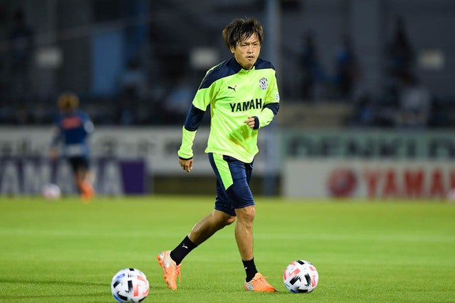 PHOTO】ジュビロ磐田・遠藤保仁｜サックスブルーを身に纏いチームを