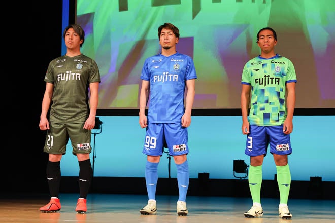 画像】湘南ベルマーレが2025新体制発表会を開催！新ユニフォームを纏っ