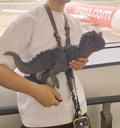 グリューツィラボからねんど星人氏デザイン＆造形「カルノタウルス