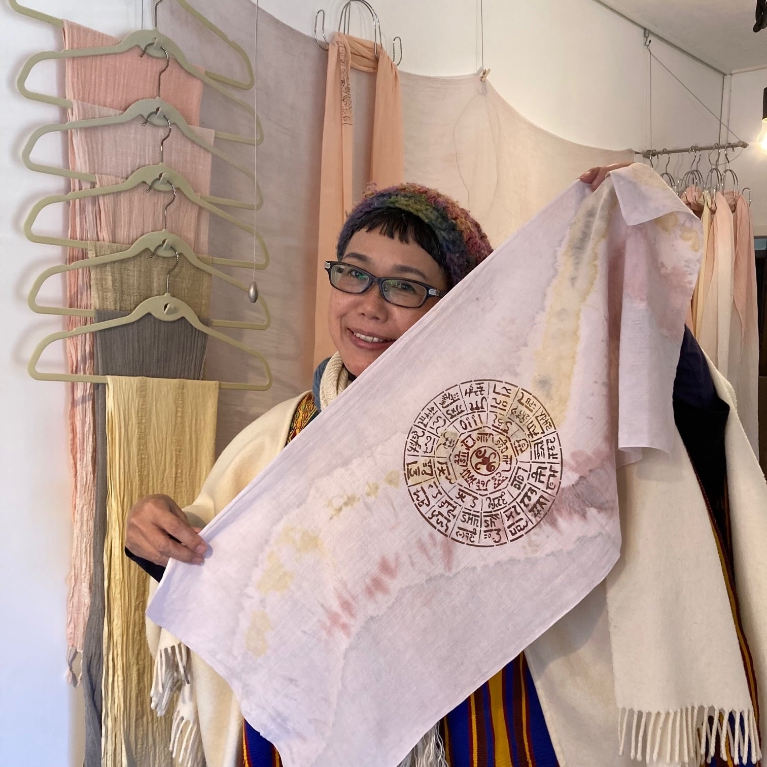 ももちゃんベンガラ泥染めの龍体文字ベレー帽手作りキット」（ピンク