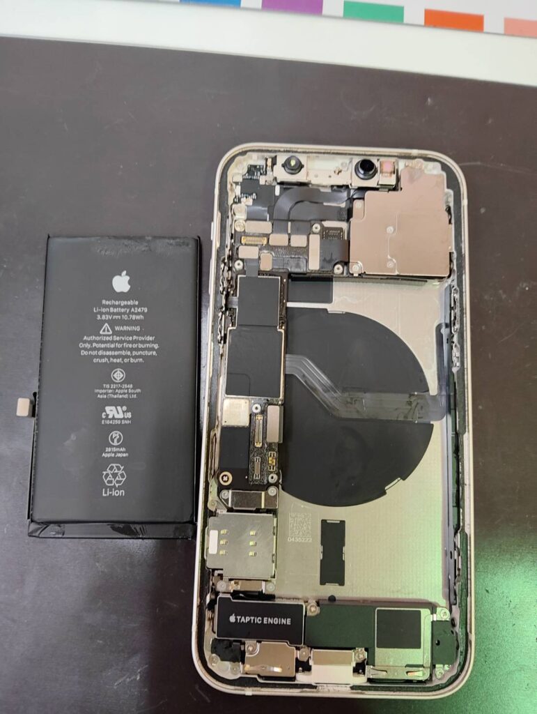 まだまだご依頼増えてます！iPhone12シリーズのバッテリー交換もス