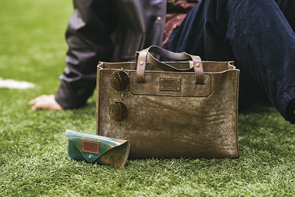 DeNA中川颯の私服スナップ」レザーのトートバッグは自作!?予約殺到の