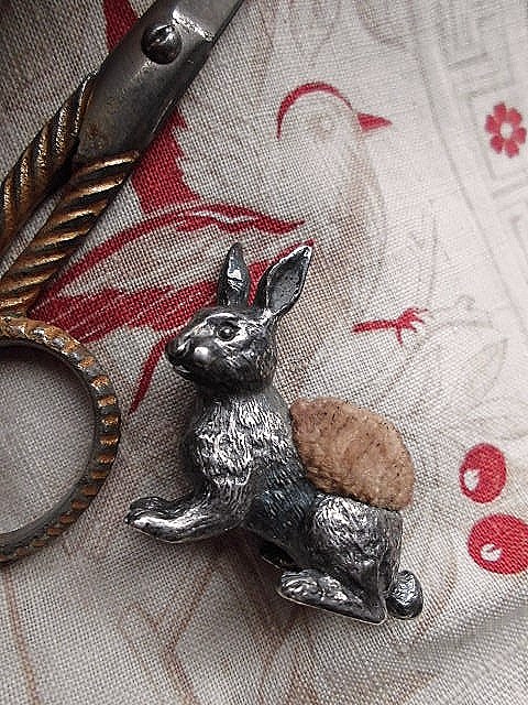 シルバーピンクッション アンウィーク うさぎ ソーイング 針さし - SNAP