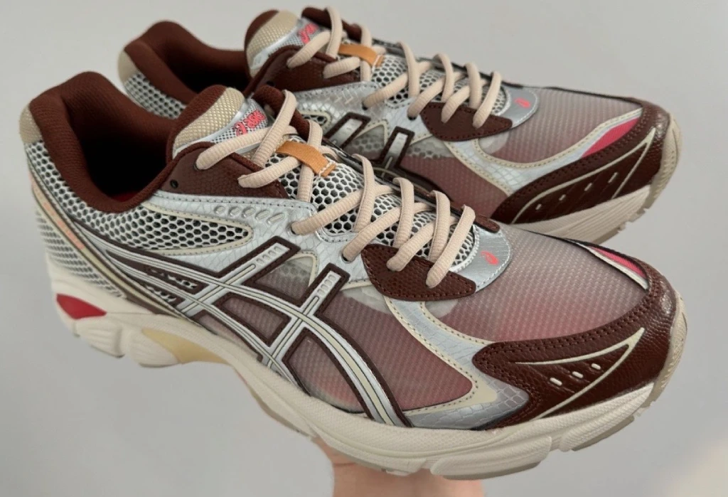 Above The Clouds Asics GT-2160 brown