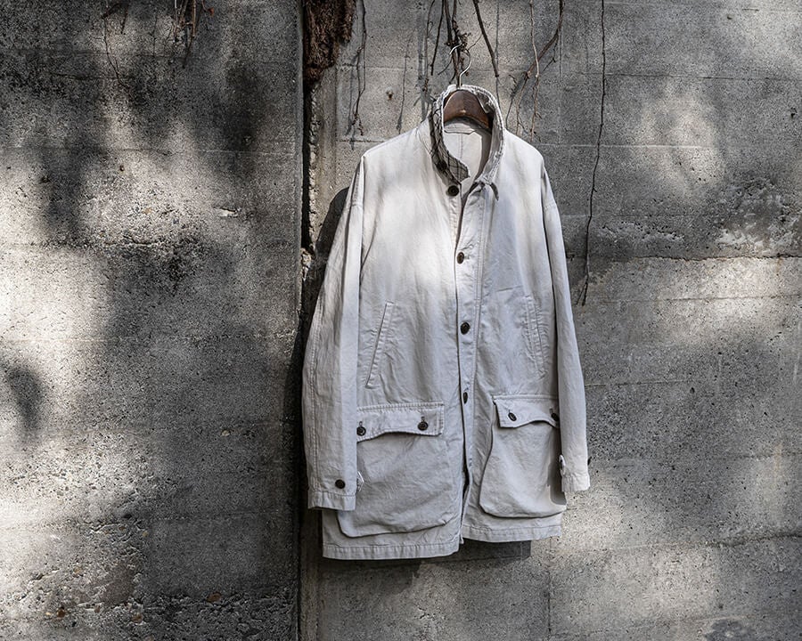 生地段階では「近江晒し」、仕立てた後は「製品染め」。シーズンテーマ