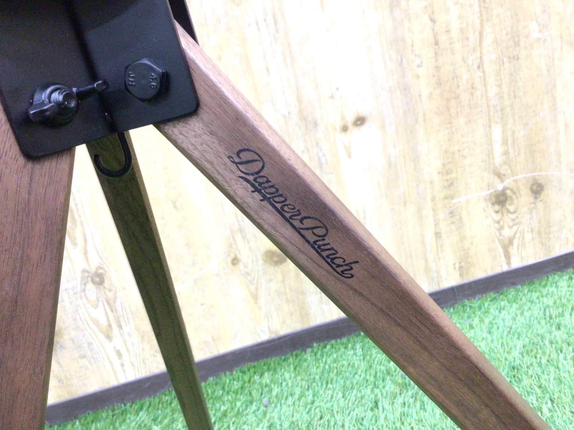 東大阪のラグジュアリーウッド三脚！ダッパーパンチの木製三脚ご紹介