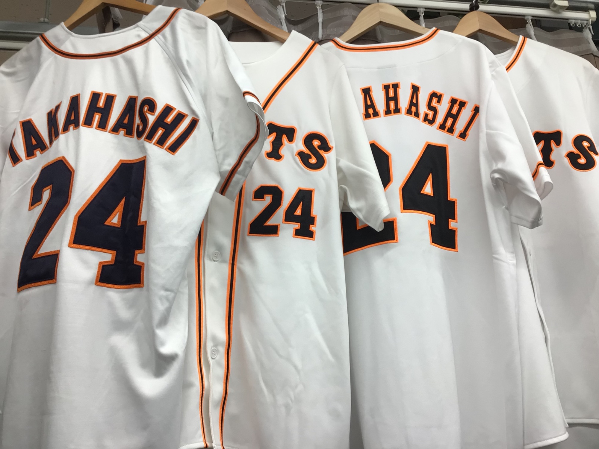 ジャイアンツの天才打者！】多摩南大沢店、高橋由伸ユニフォームのご