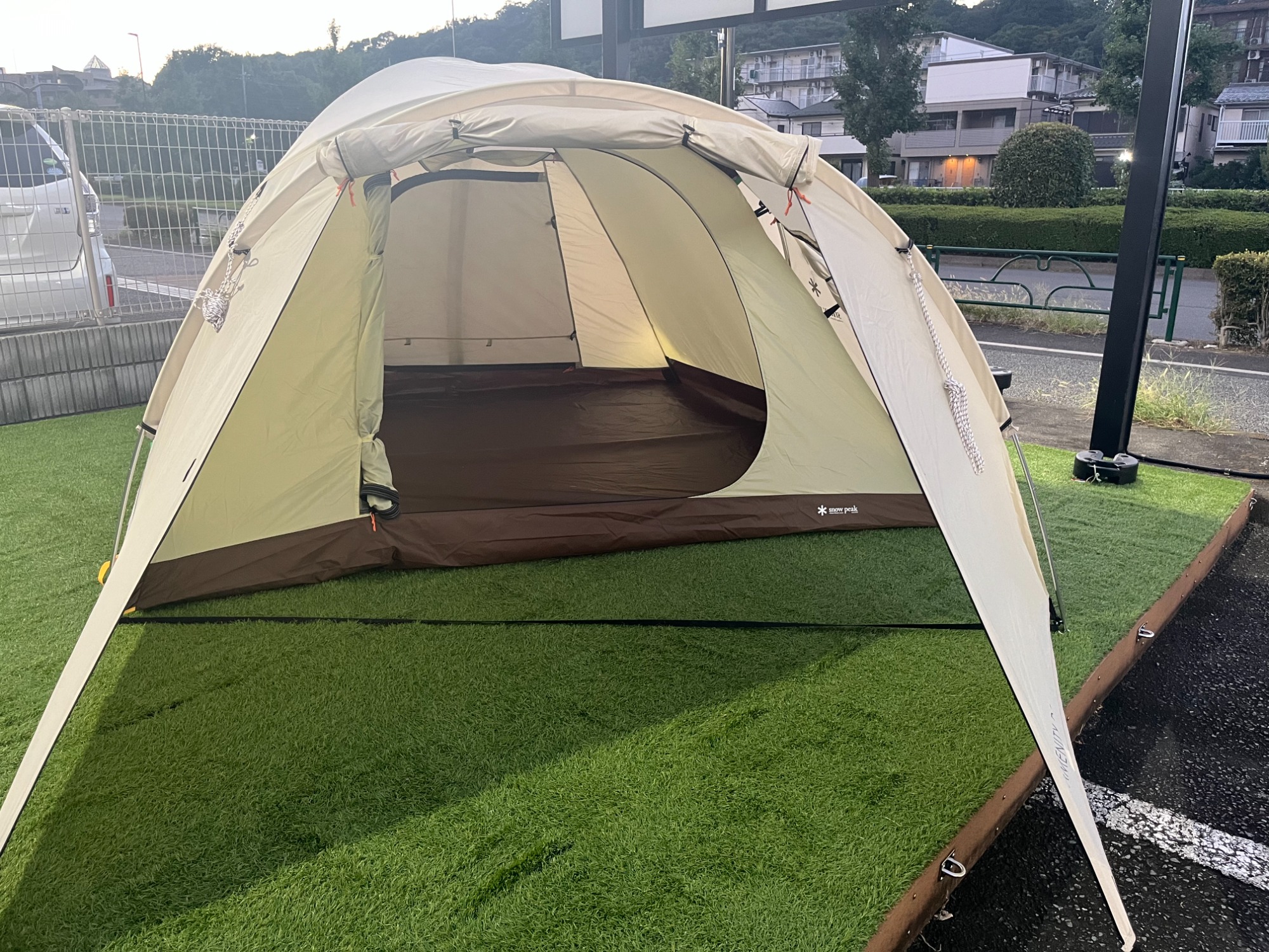 スノーピークの定番テント「アメニティドーム」がアイボリーカラーで