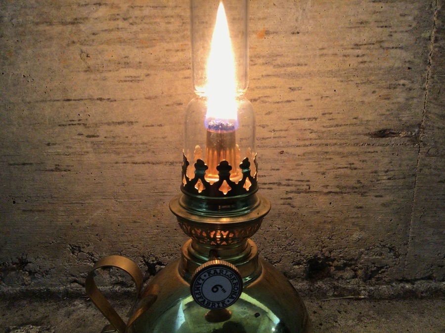 カールスクローナのナイトランプ入荷！入手困難なオイルランプ