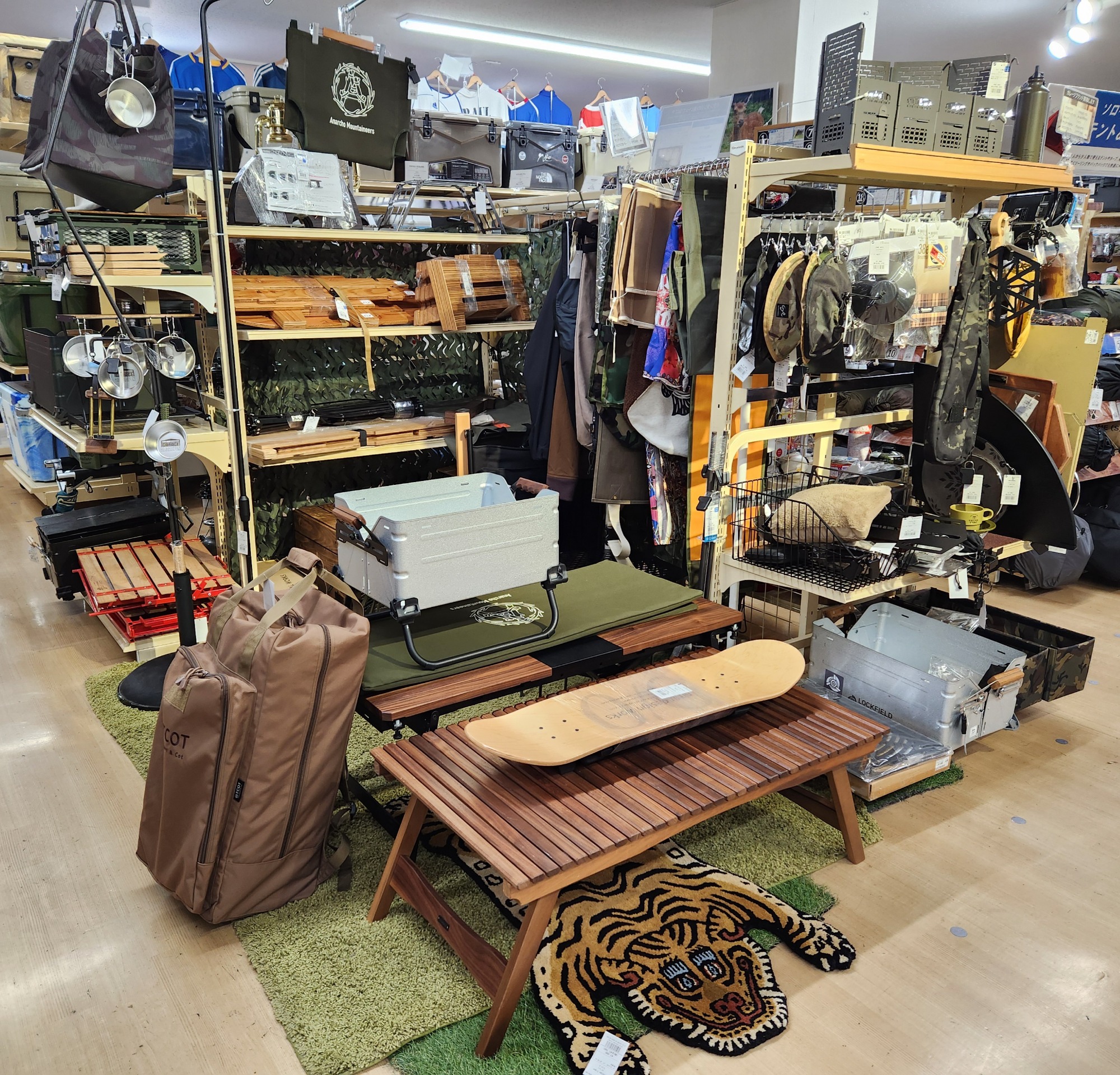 neru design works】キャンプでもリビングでもおしゃれにかっこよく