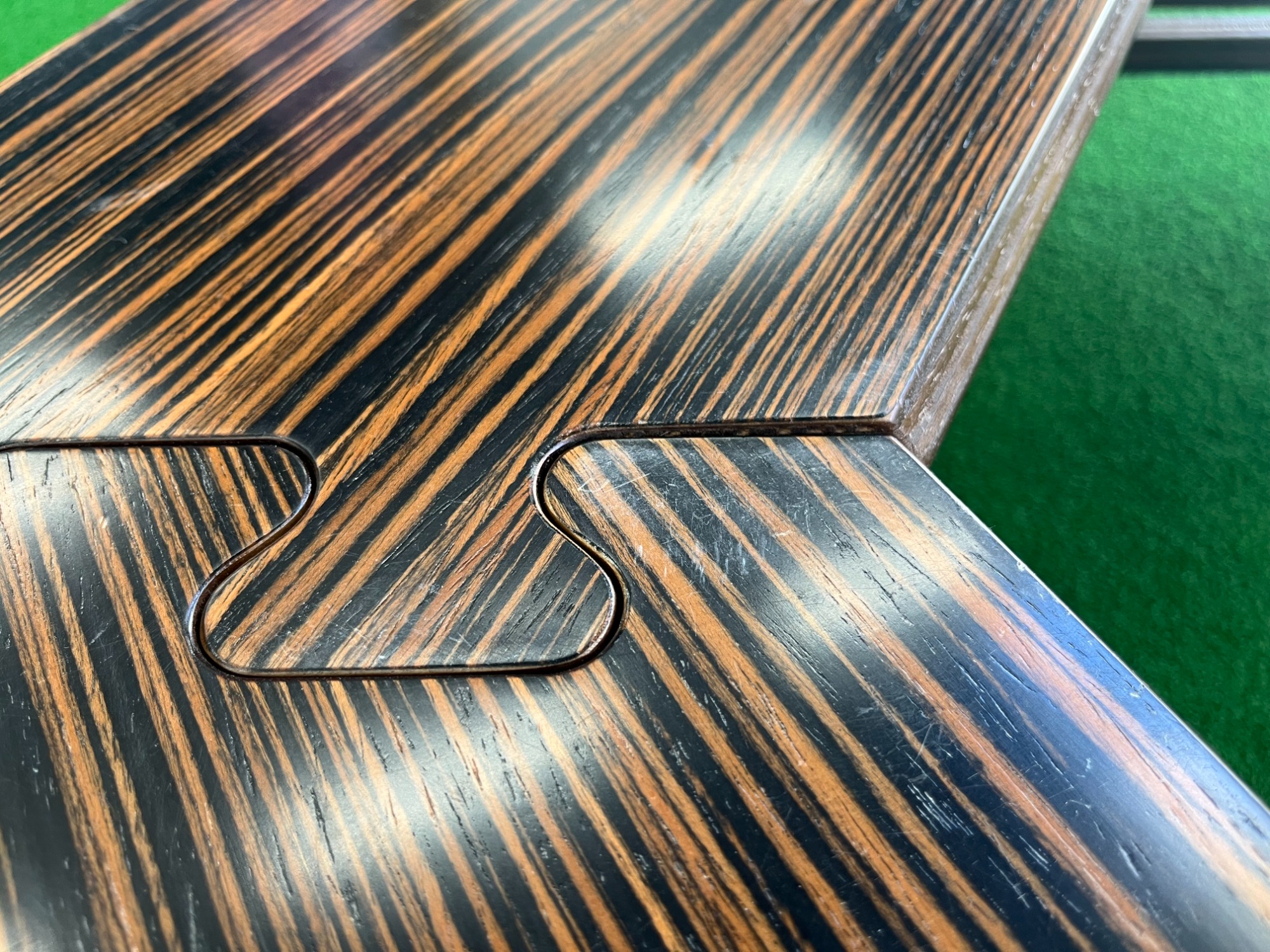 おしゃれキャンパー御用達！The Arthの六角テーブル”黒しま次郎