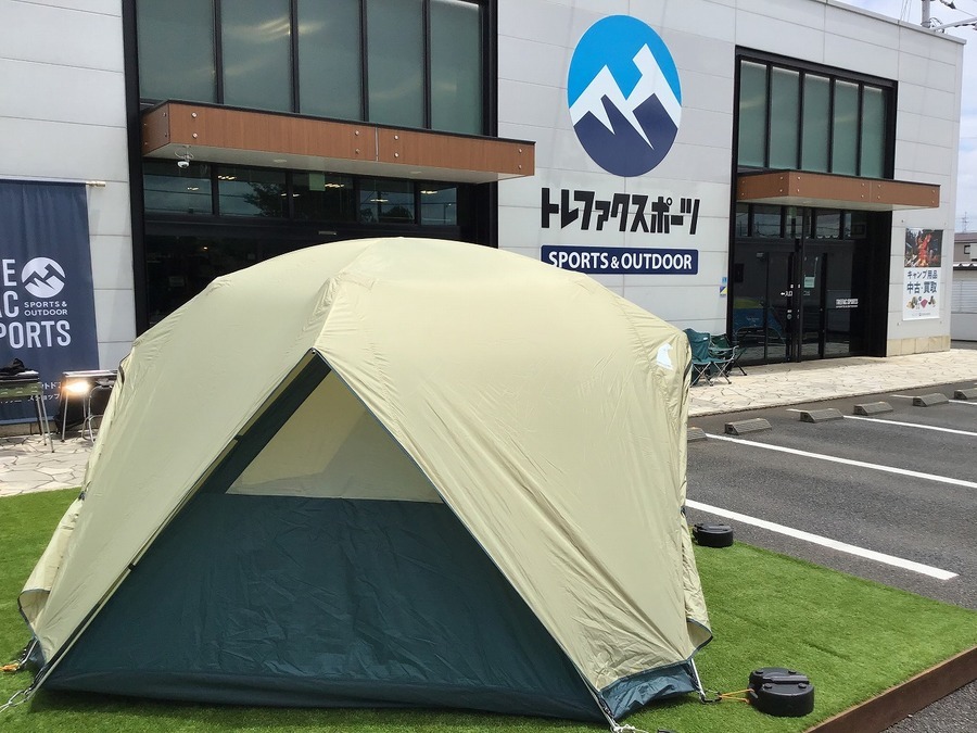 独特なフレームワークを見せるmont-bell(モンベル)のムーンライト7型を