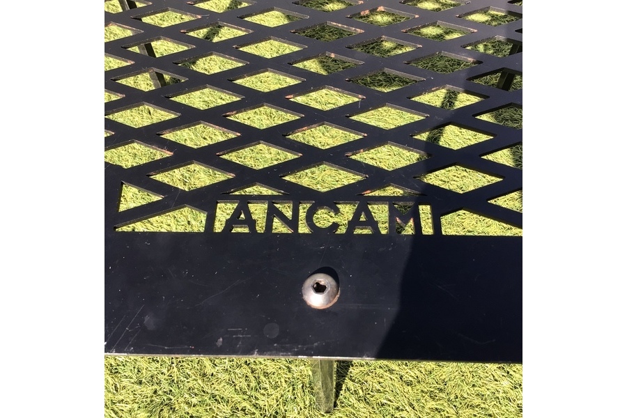 The Arth(ざぁ～っス)が展開する次郎系のテーブルのセンターにぴったり