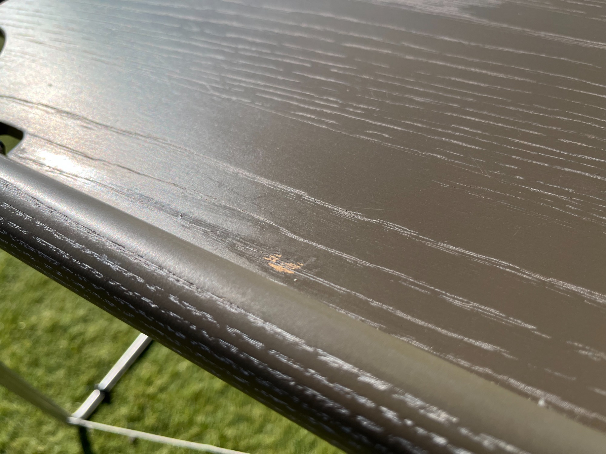 アジアが熱い！台湾初のhxo design モジュラーテーブル[2022.12.12発行