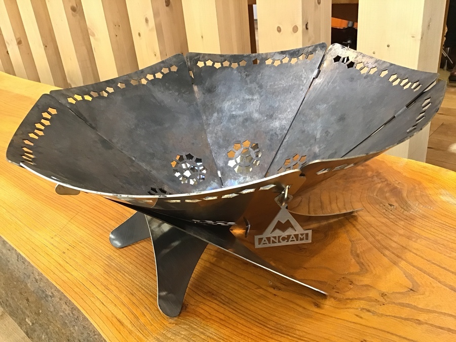 金属加工技術を生かした変幻自在な焚火台！ANCAM(アナキャン