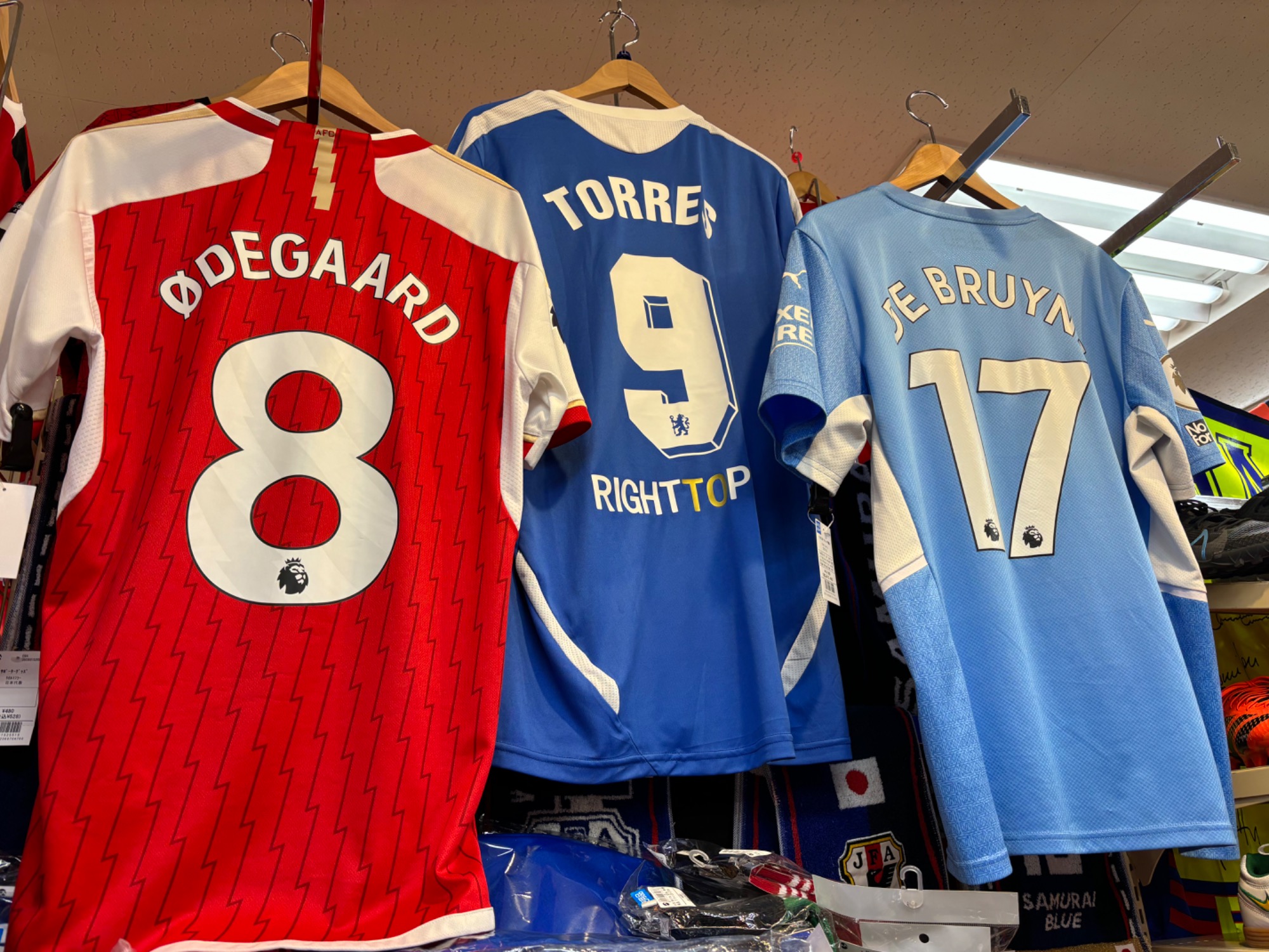 サッカーユニフォームを売るなら岩槻店へ！高評価ユニフォームをご紹介