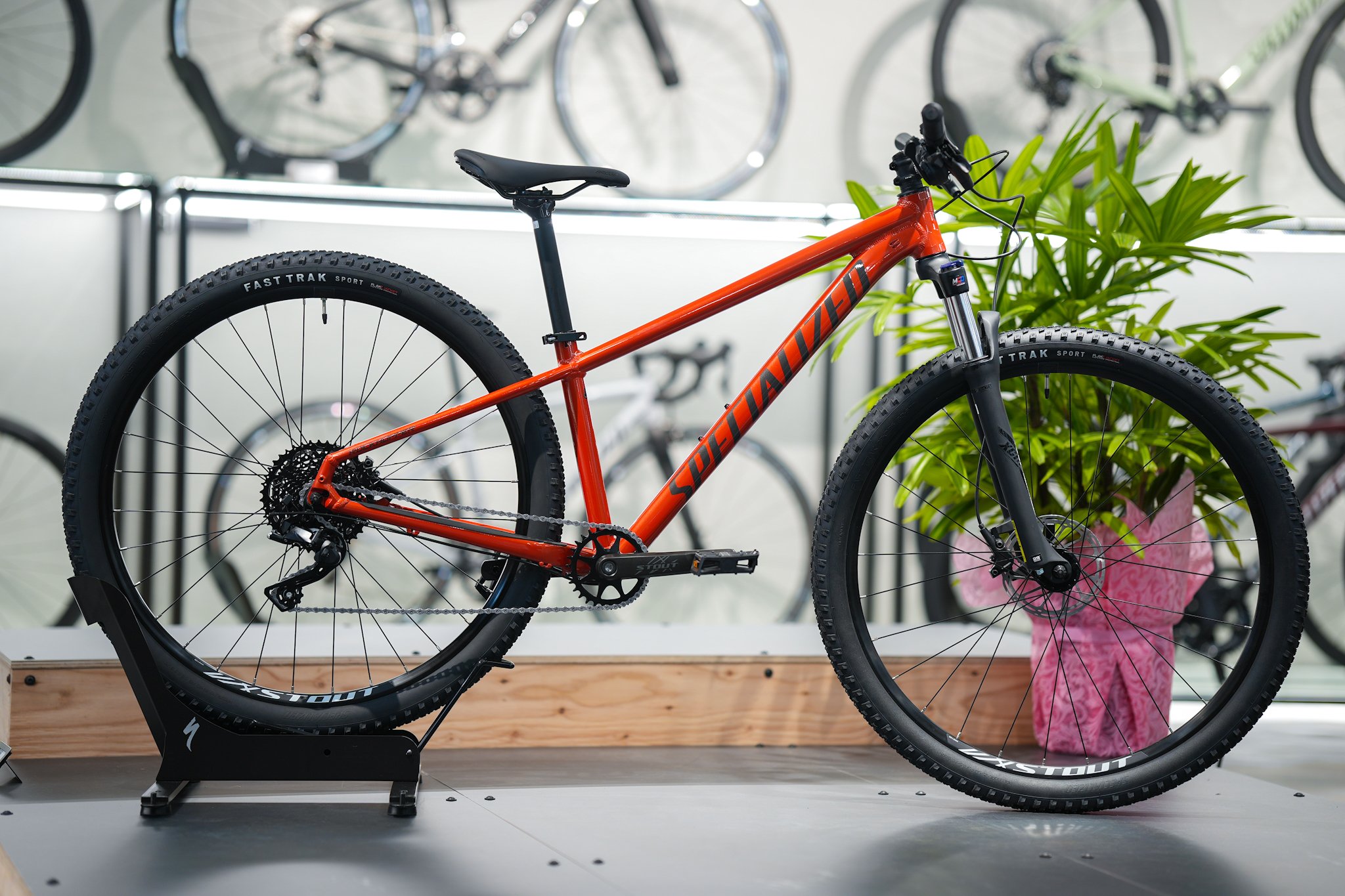 エントリーMTBのROCKHOPPER COMP29がメーカー在庫限りで特別価格に