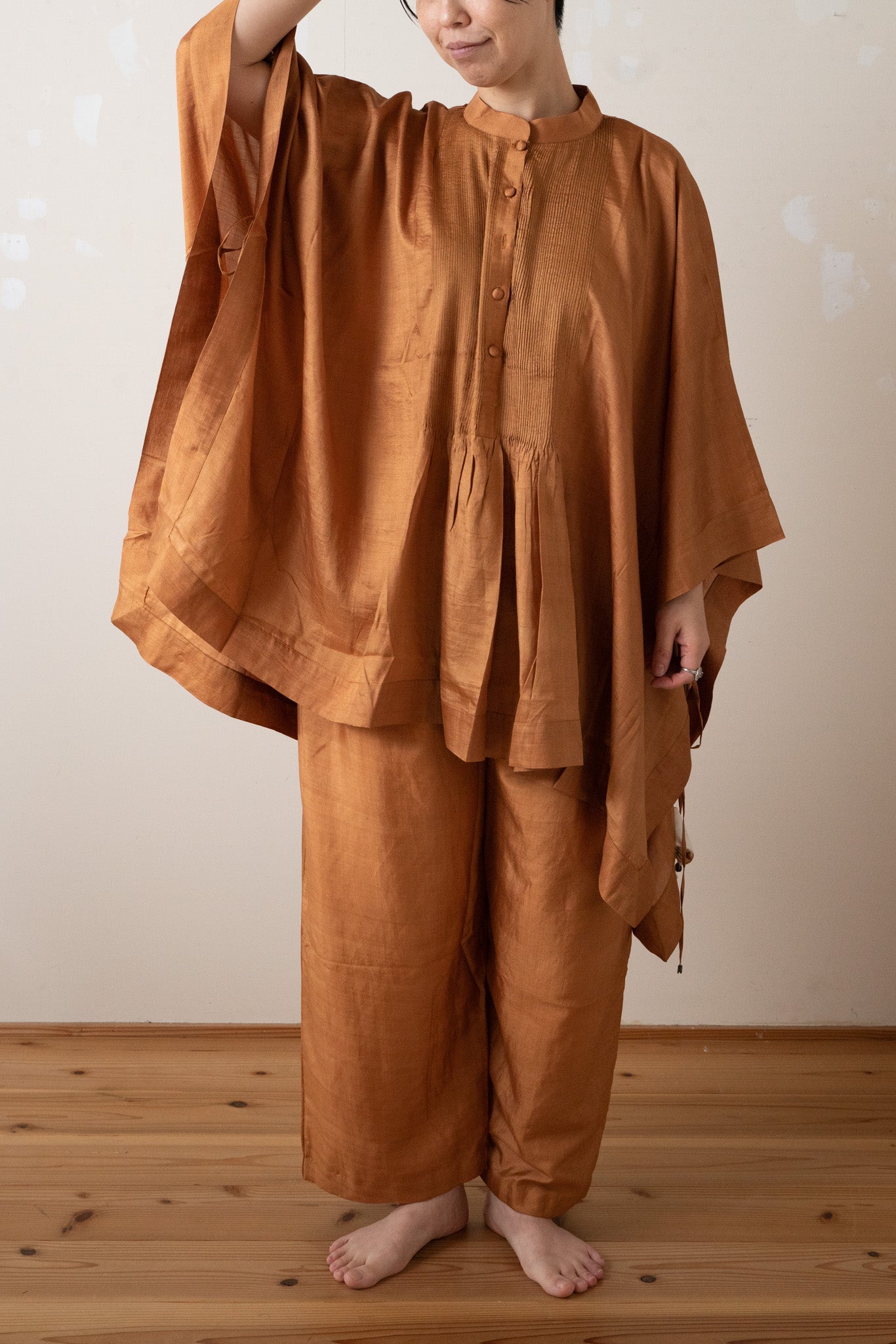 BUNON(ブノン) ワイドベルトタックパンツ – HEN.