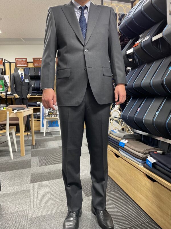 グレー系・ベーシック素材&ペイズリー柄裏地-大阪京橋店スーツ