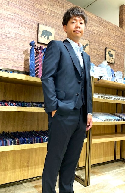 さり気ないネイビーの千鳥格子のスリーピース-札幌駅前通店スーツ