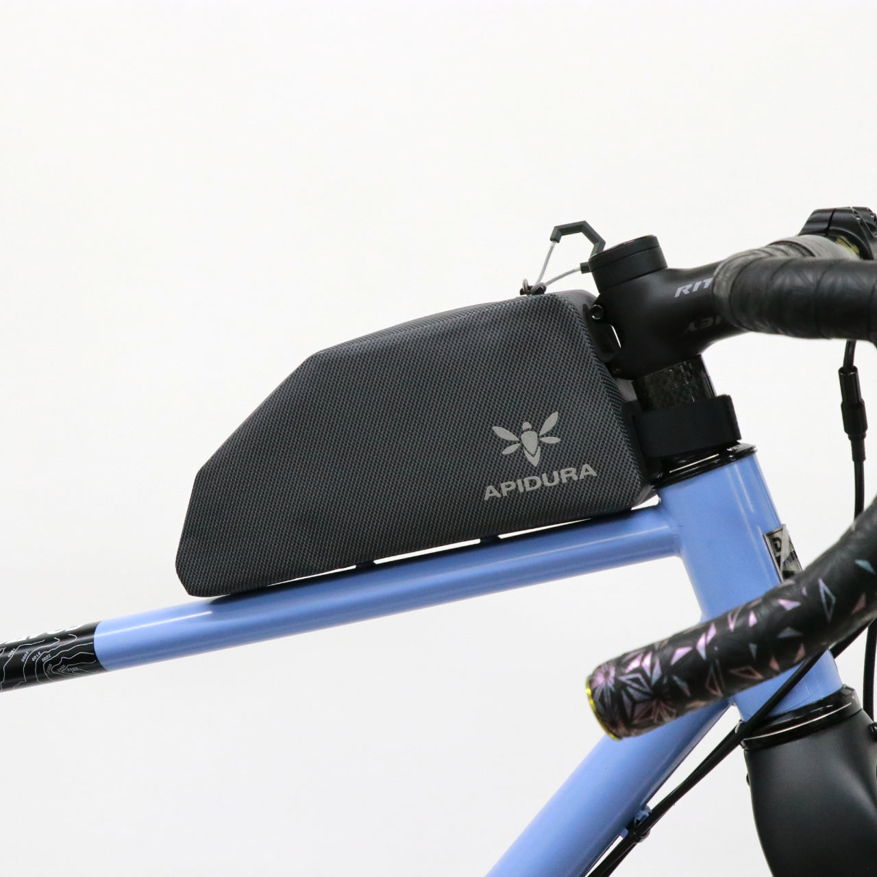 APIDURA / レーシング・トップチューブパック・ボルトオン（1L