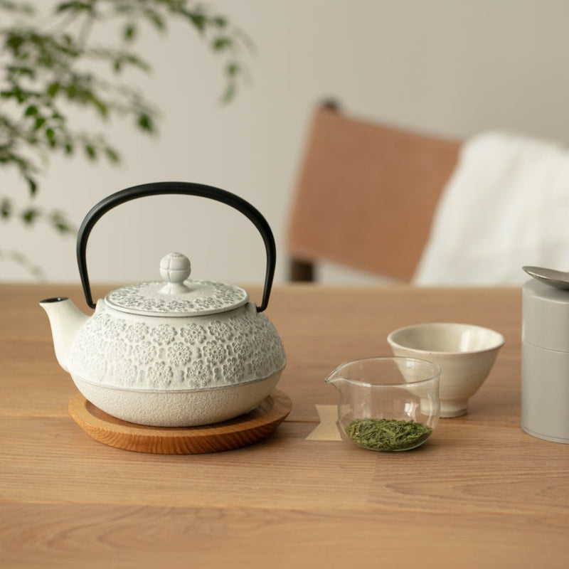 岩鋳 急須 桜 銀/麻色 (取手黒) |キッチン用品通販サイト Y.YACHT STORE