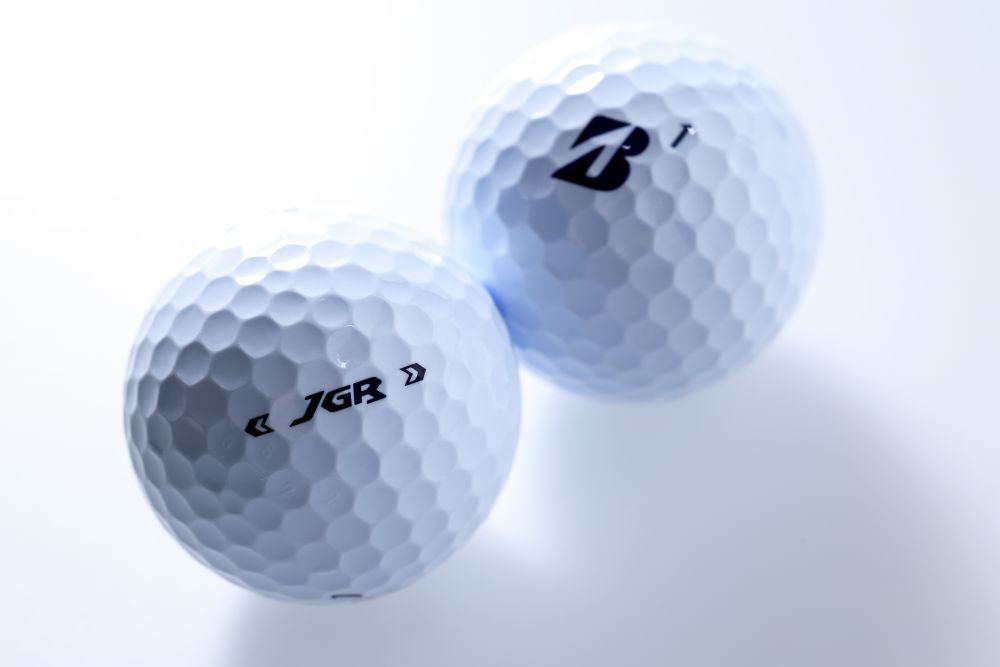 しっかり潰れて素早く復元！さらに飛距離性能がアップしたブリヂストン