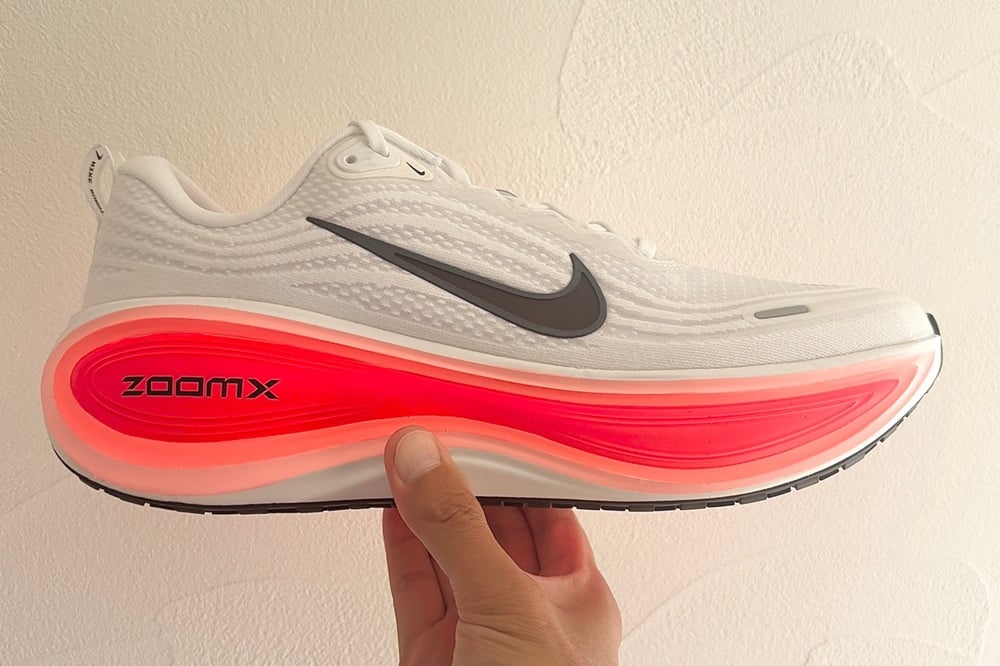 さらに厚く柔らかく快適に。NIKE VOMERO PLUS（ナイキ ボメロ プラス