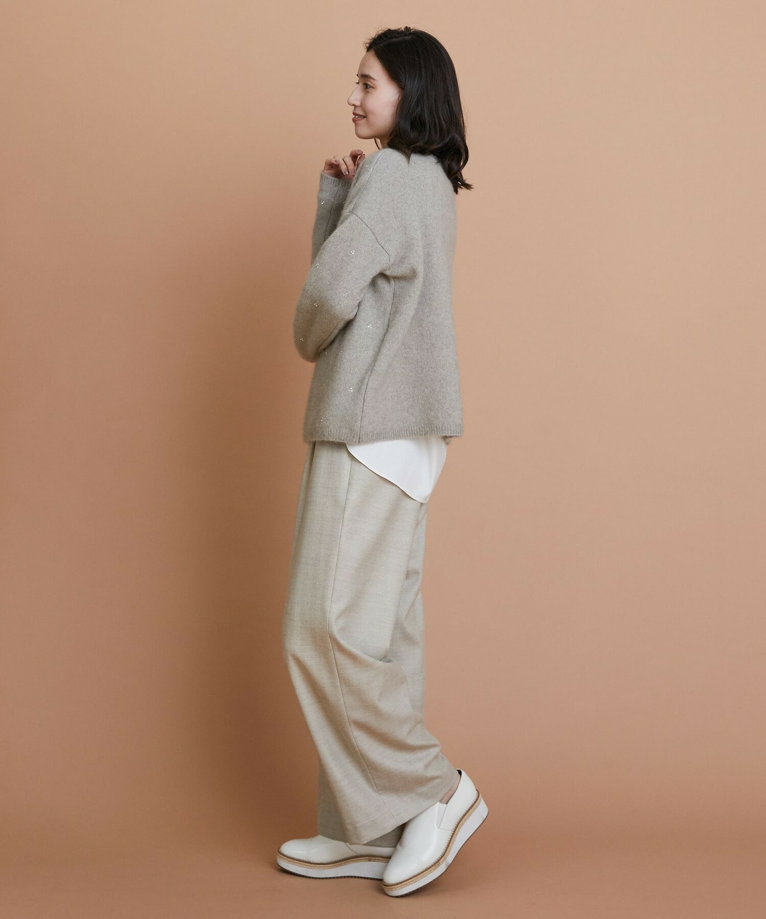 ラクーン混ラインストーンニットプルオーバー｜BIGI online store