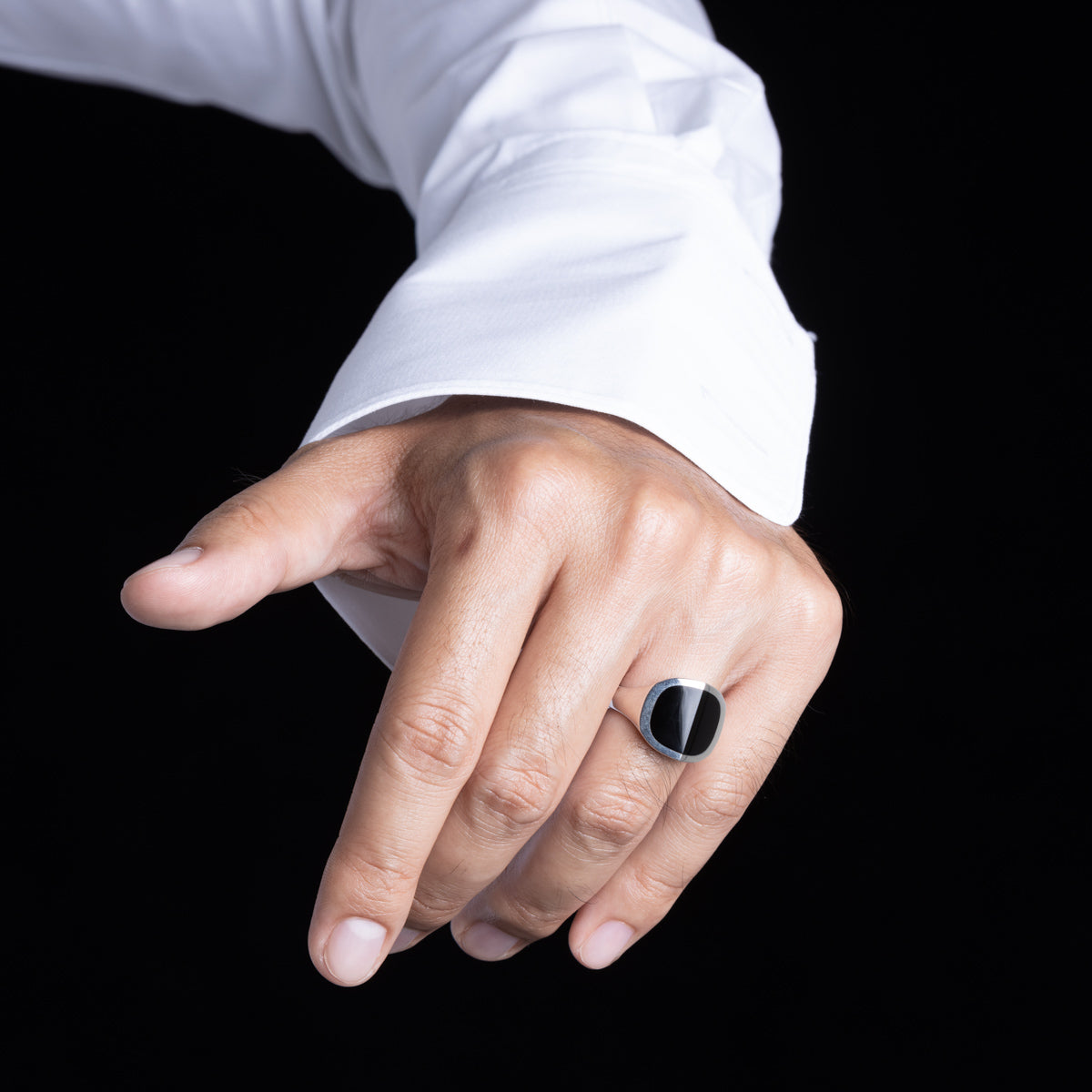 受注予約】EQUINOX-ピラミッド オニキス リング M サイズ