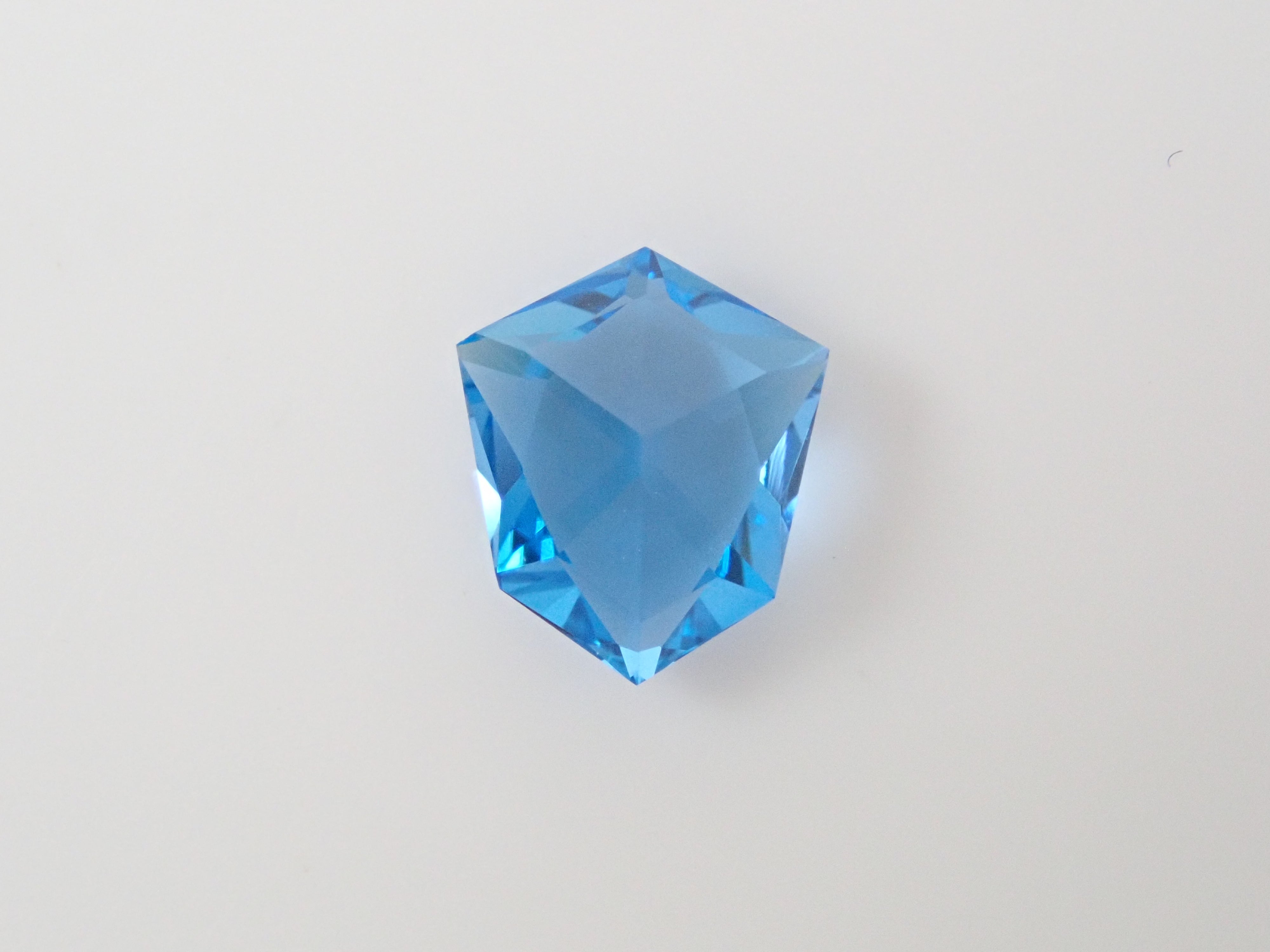 ブラジル産スイスブルートパーズ 1.042ctルース