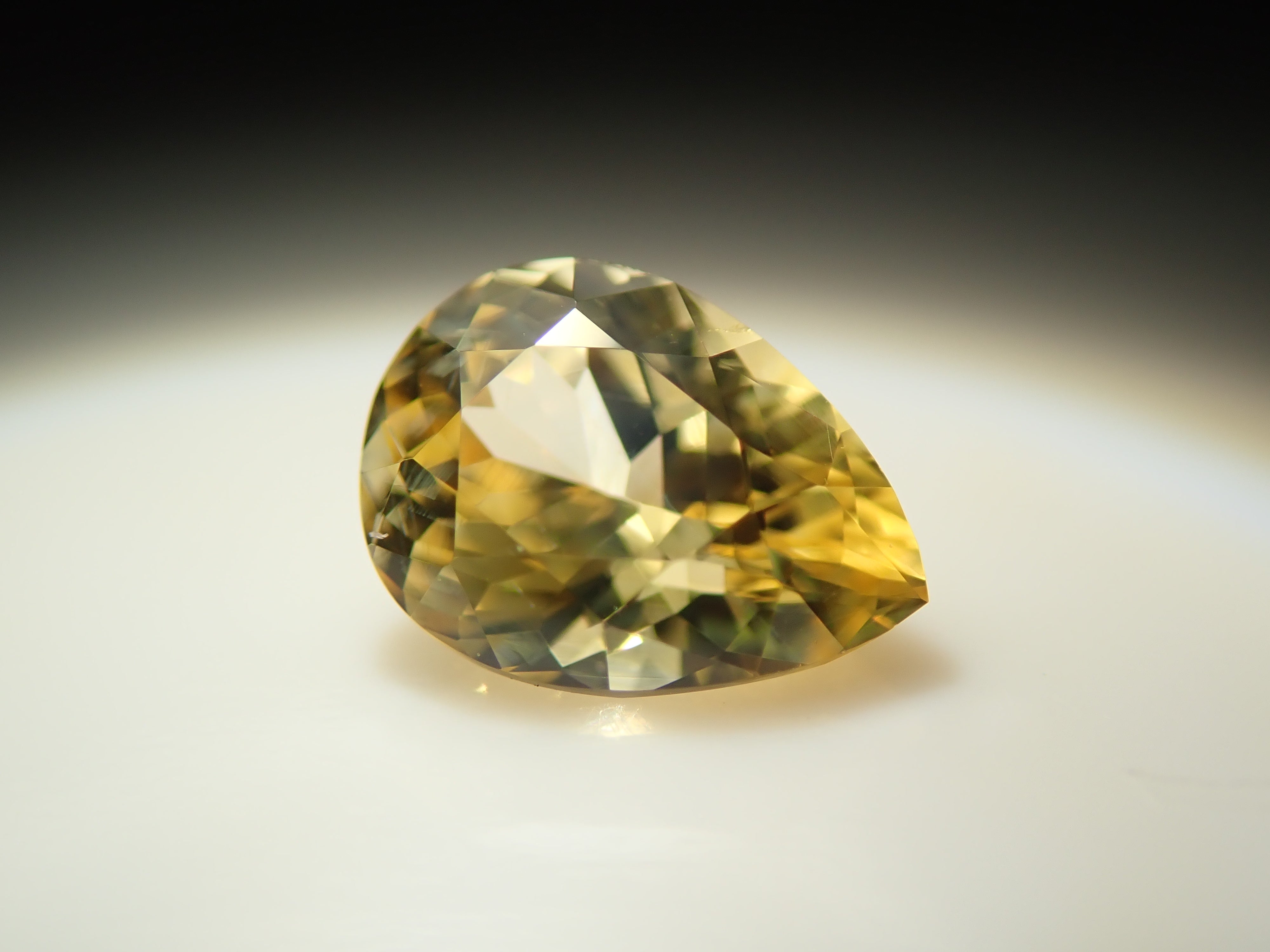 12561454掲載】イエローサファイア 0.297ctルース