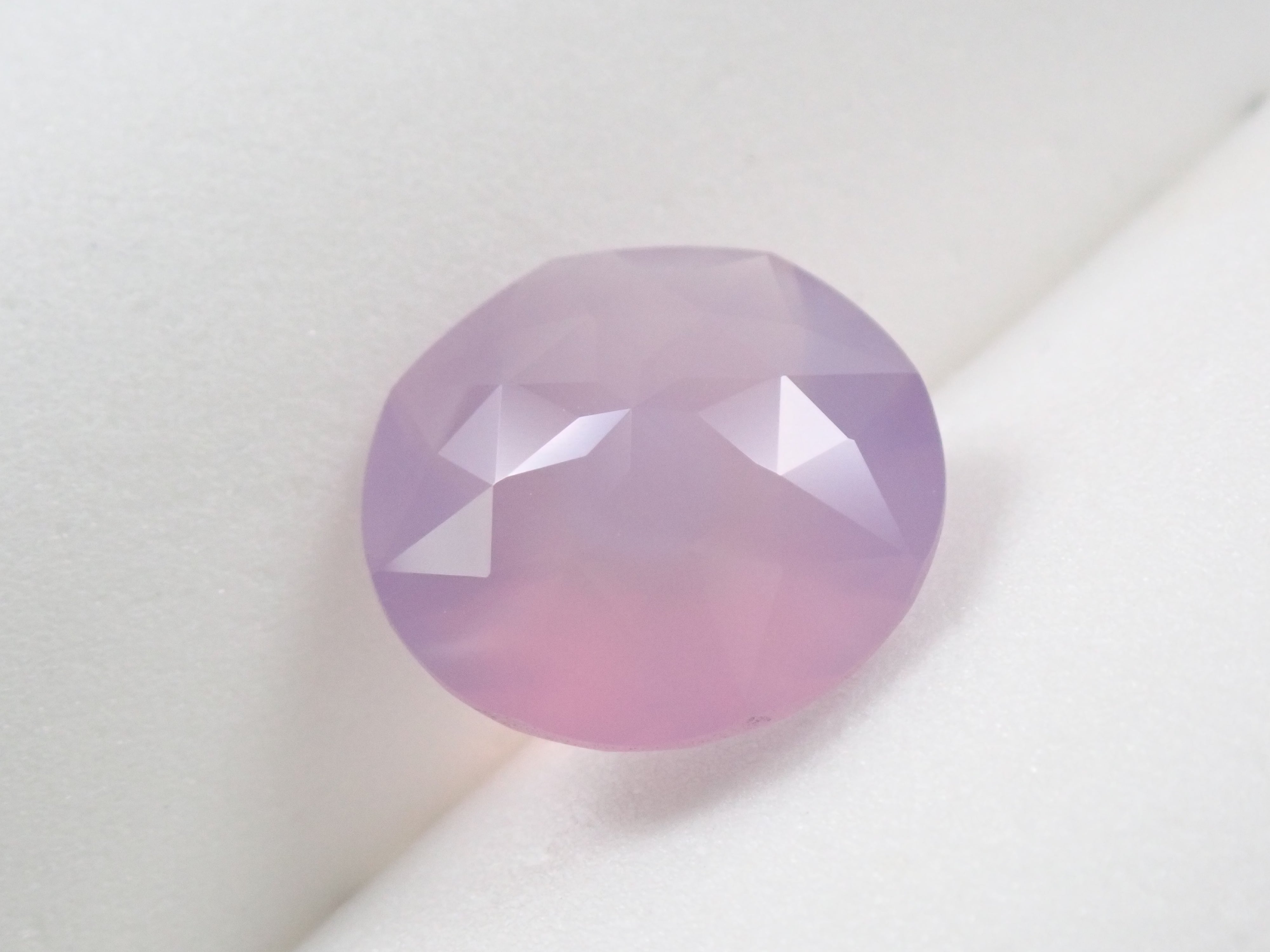 カメリアカット】インドネシア産パープルカルセドニー 12mm/4.959ctルース