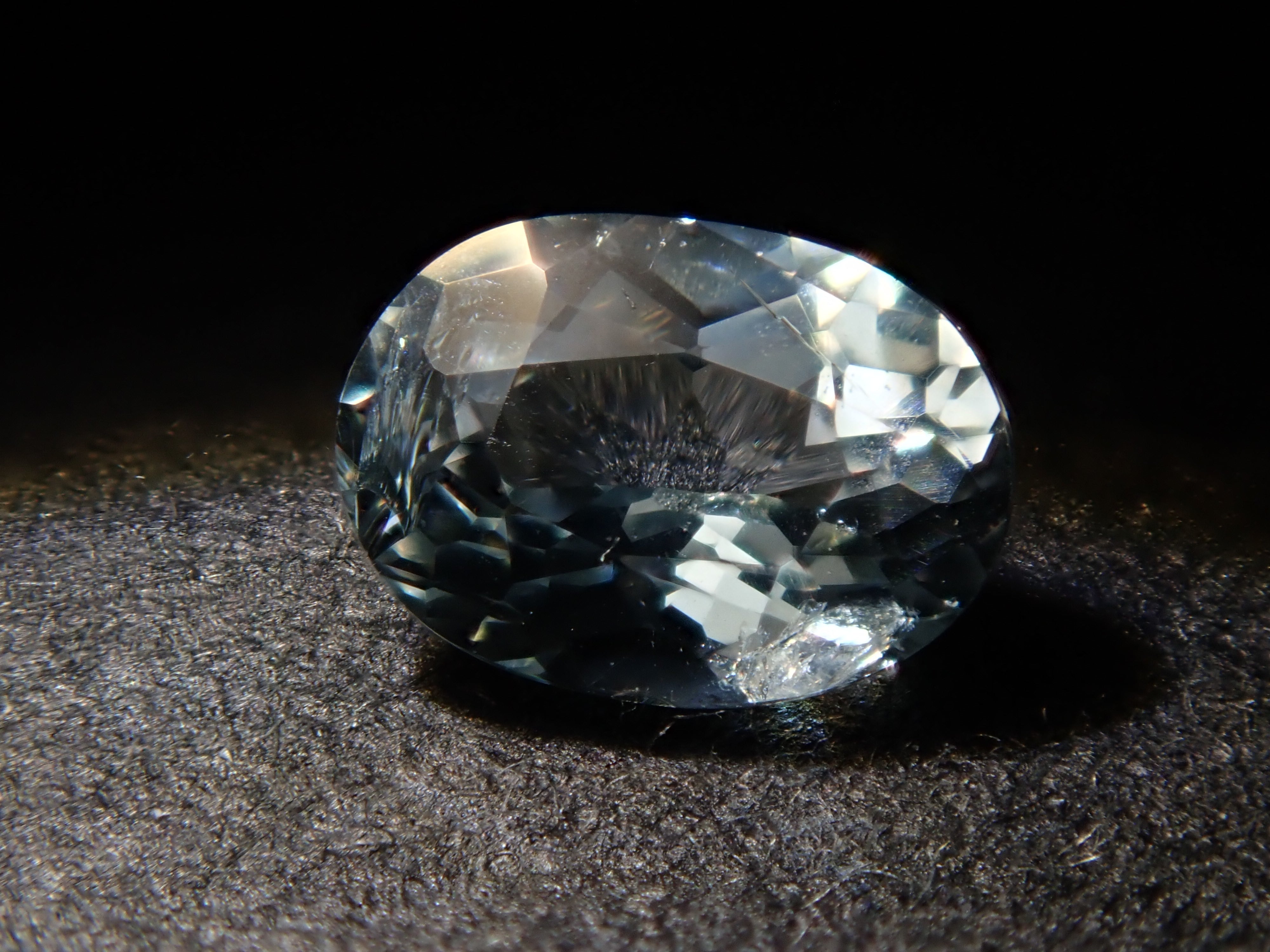 スリランカ産サファリン（サファーリン） 0.245ctルース