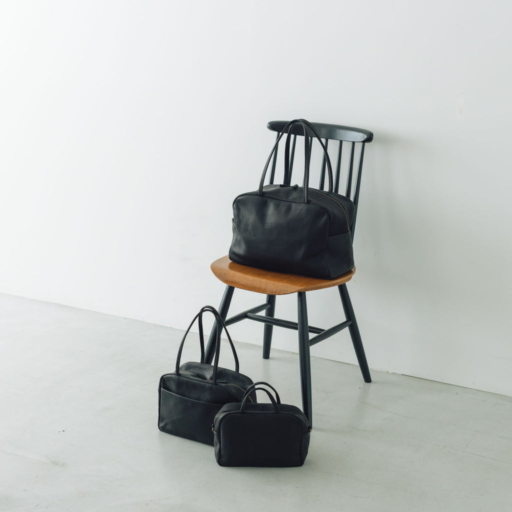 a（アー）ボストンバッグ ブラック ｜くらすこと公式オンラインストア