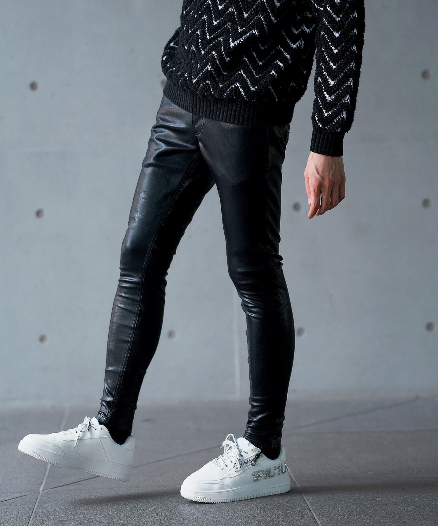 ハイパーストレッチスキニー】シンセティックレザーパンツ ジェギンス