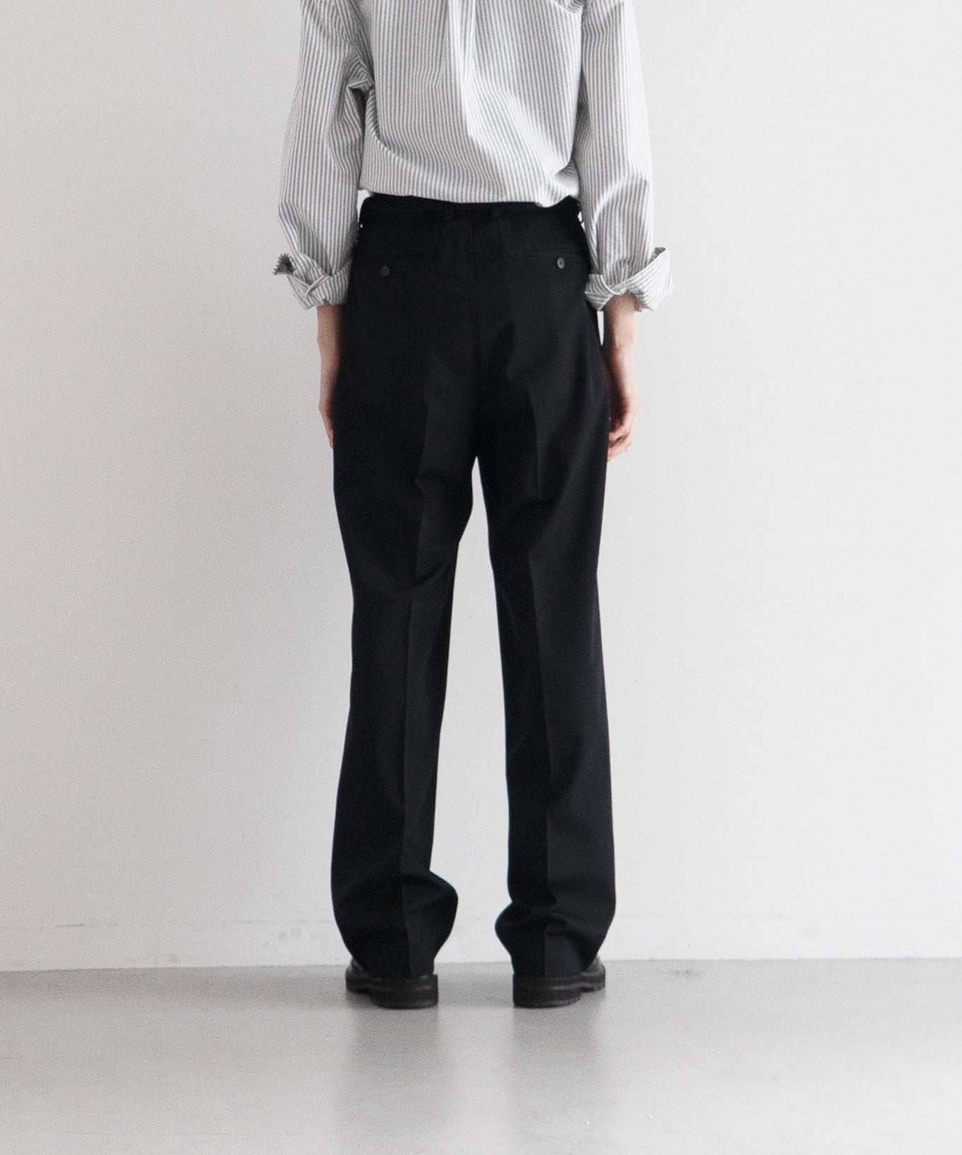 AURALEE【オーラリー】Light wool max gabardine two-tuck slacks 