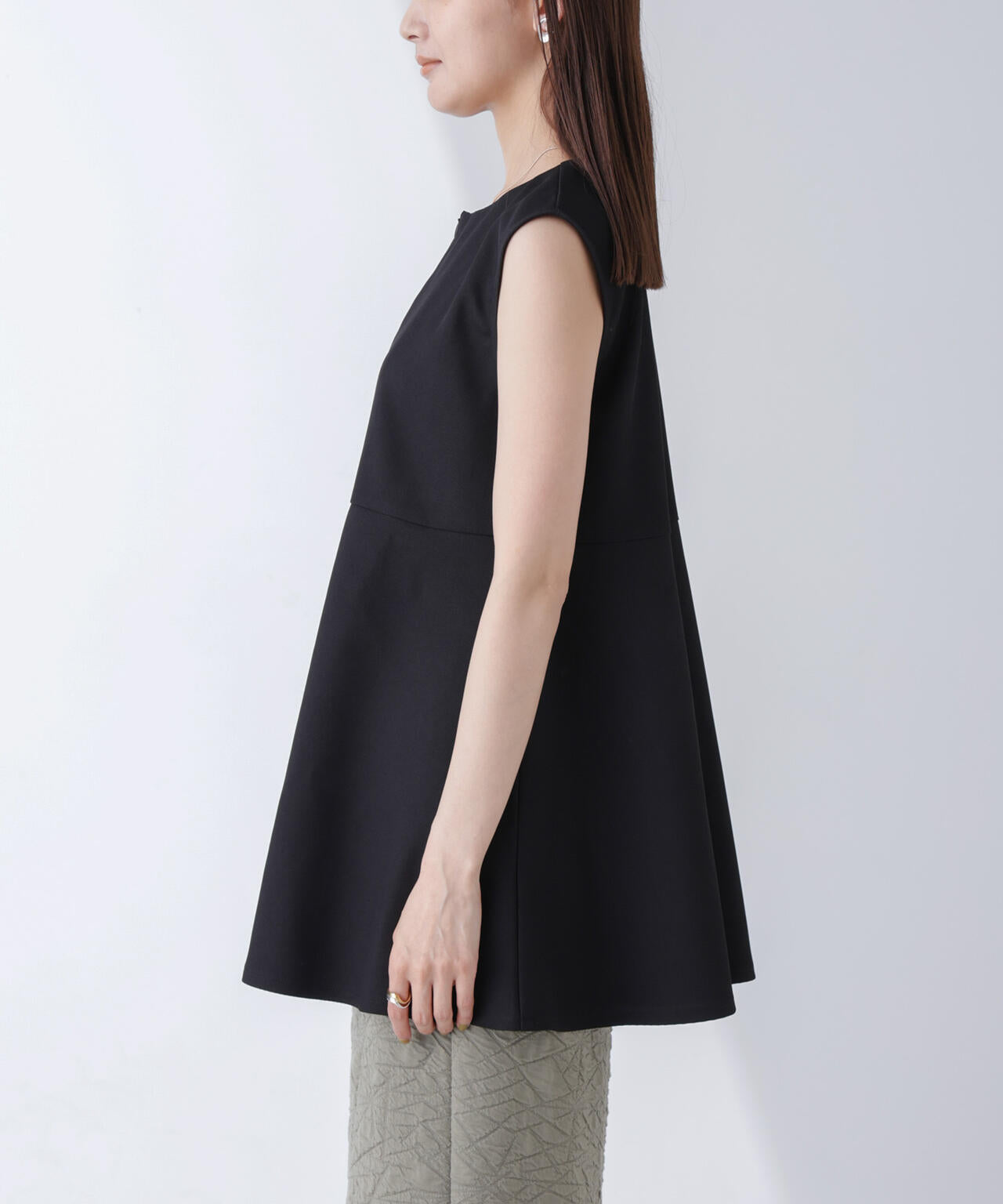 スリット ファスナーノースリーブ ペプラム トップス