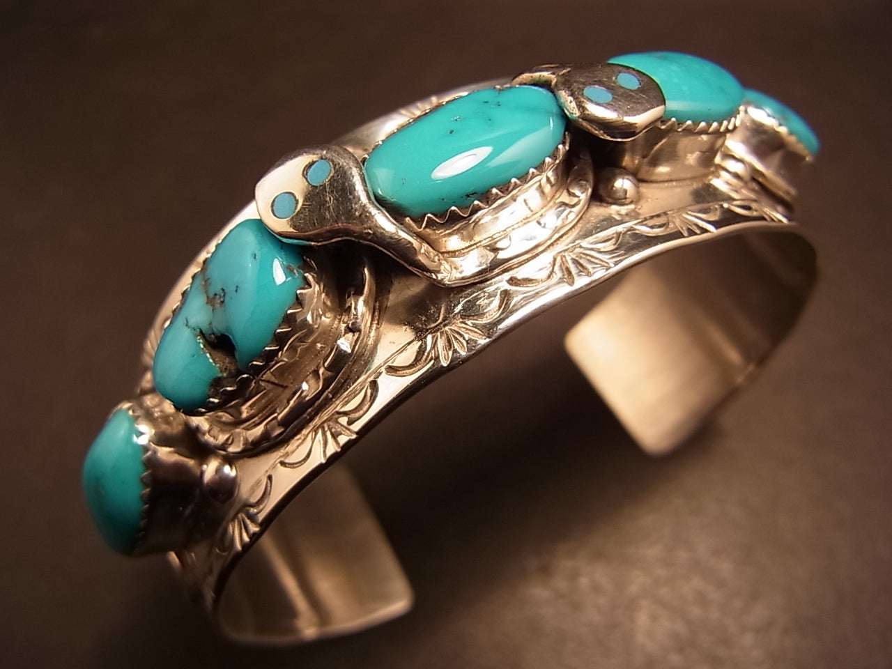 ズニ族Effie Calavazaエフィーカラバサのスネークデザインのバングル