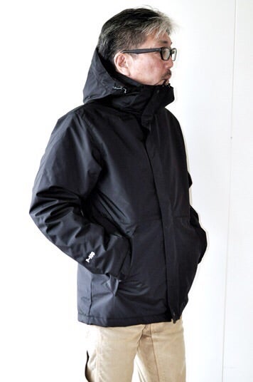 ダウンよりも保温性の高いプリマロフト採用 マナスタッシュ | ブルー