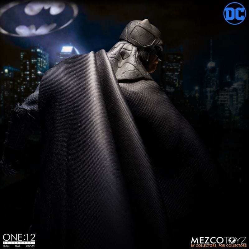 こだわりと遊び心 - Mezco ONE:12 シュプリームナイト バットマン