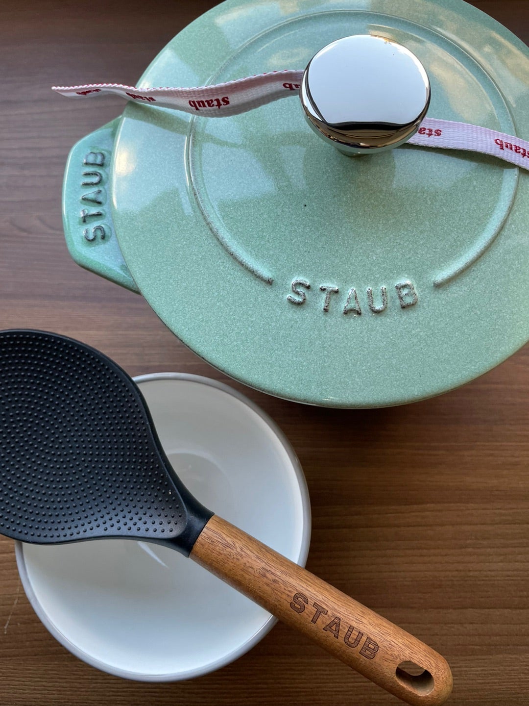 新入りストウブ♪セージグリーンのココットデゴハンMサイズ | ジュン