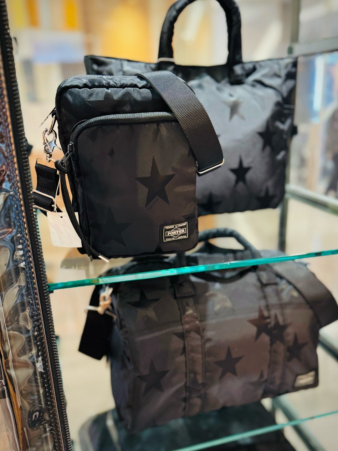 ポーターの星柄FLAG 再入荷してるって | ゆきこ：1、2、3、4年目と3人